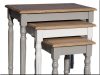 Petites tables en bois de pin