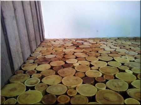 Pavés en bois massif de robinier, ronds (10 cm)