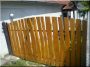 Eléments de clôture de planches d-acacia avec du bord