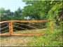 Rusztikus kerítések építéséhez: 3 - 5 cm átmérőjű kérgezett akác oszlop, kerítéselemek