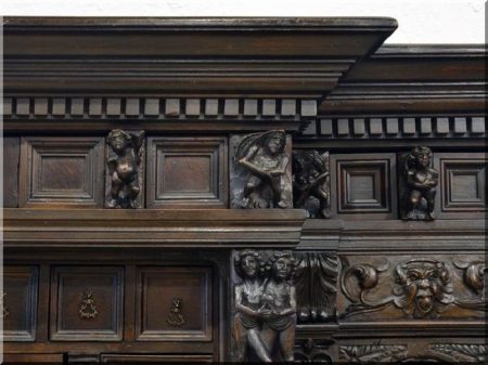 Reneszánsz stílusú antik bútor