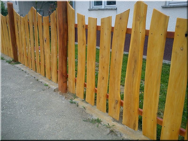 Wide acacia fence element with edges 
