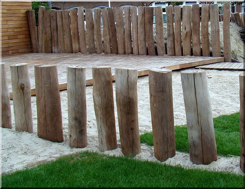 Kérgezett, csiszolt akác oszlop, 10 - 14 cm Kérgezett, csiszolt akác oszlop, 10 - 14 cm