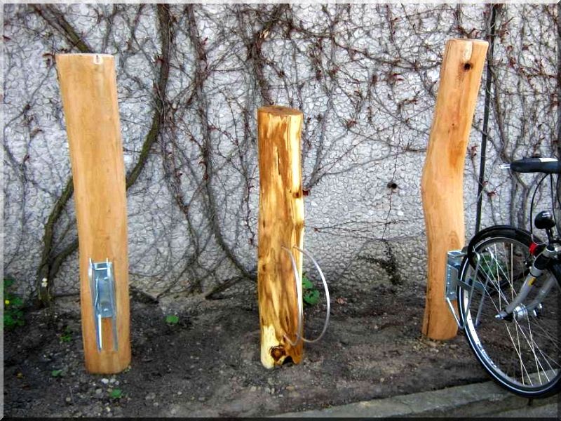 Kérgezett, csiszolt akác oszlop, 14 - 18 cm Kérgezett, csiszolt akác oszlop, 14 - 18 cm