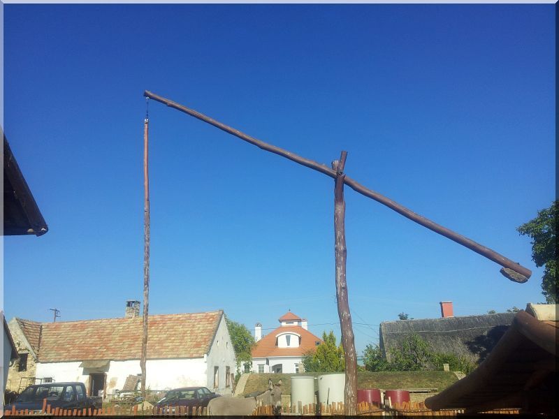 Kérgezett, csiszolt akác oszlop, 7 méteres Kérgezett, csiszolt akác oszlop, 7 méteres