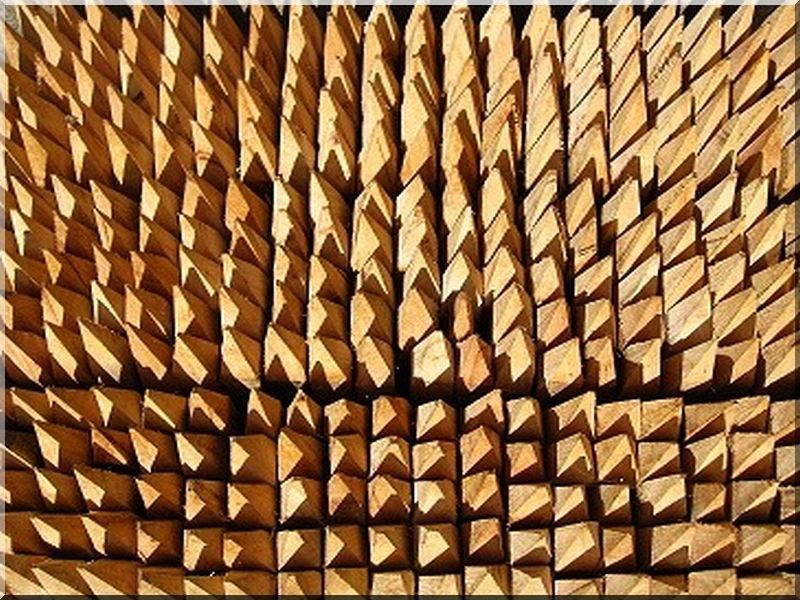 Akác szőlőkaró, 1,8 méteres, 5 x 5 cm Akác szőlőkaró, 1,8 méteres, 5 x 5 cm