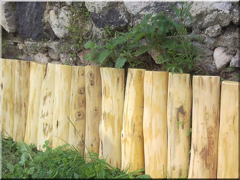 Fél rönk ágyásszegély, 40 cm magas Fél rönk ágyásszegély, 40 cm magas