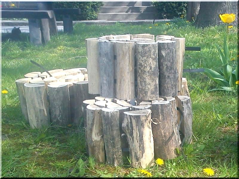 Fél rönk kerti szegély, 20 cm magas - Fél rönk kerti szegély, 20 cm magas -