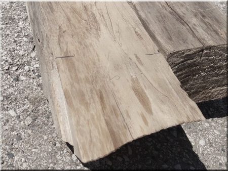 Tischplatte aus Naturholz