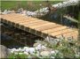 Petit pont jardinier de planches côtelées