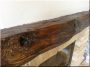 Regal aus antiken Holzbalken