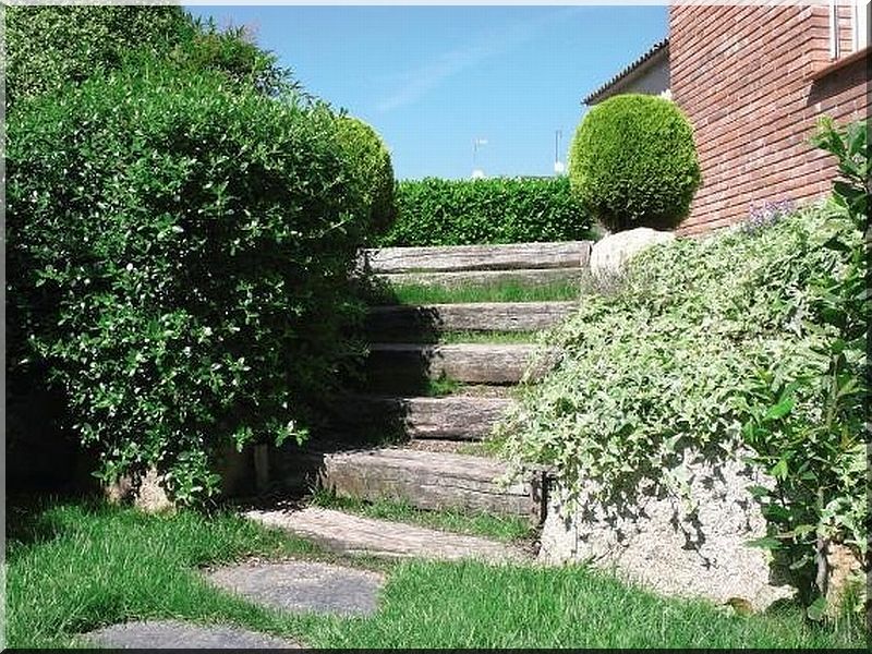 akácfa kerti lépcső