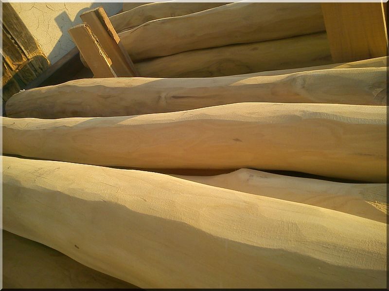 Sapwood-free, polished acacia post for garden toys and log furnitures